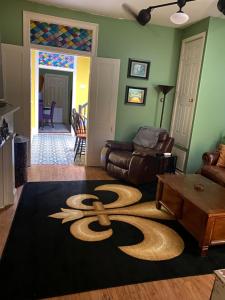 Et opholdsområde på 2 Bedroom 2 Bath Fun Vibes NO PET FEES