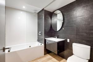 Et badeværelse på Blueground Downtown Brooklyn rooftop nr Brooklyn Bridge NYC-1977 + 15 billeder