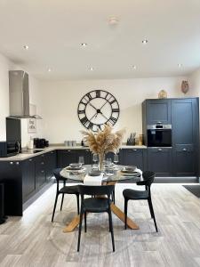 Η κουζίνα ή μικρή κουζίνα στο The Kedleston King Size Beds