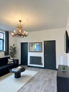 Μια τηλεόραση ή/και κέντρο ψυχαγωγίας στο The Kedleston King Size Beds +30 φωτογραφίες