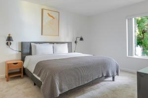 Postel nebo postele na pokoji v ubytování Blueground Edgewood Park pool nr Courthouse SFO-2090 + 19 fotografií