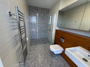 Koupelna v ubytování Luxury Villa Pluto Stunning Mountain Views + 53 fotografií