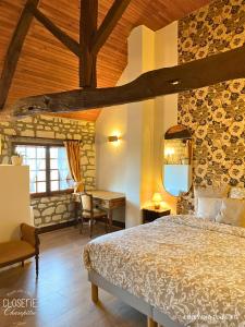 Ένα ή περισσότερα κρεβάτια σε δωμάτιο στο Domaine de la Closerie Champêtre - Chambres d'hôtes