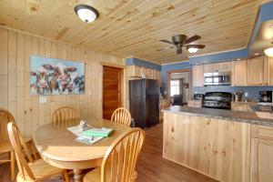 een keuken en eetkamer met een houten tafel bij Secluded and Peaceful Upper Peninsula Getaway! in Chatham
