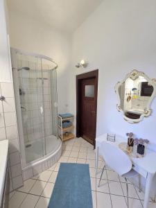 Ένα μπάνιο στο Ferienwohnung im Musikerviertel +18 φωτογραφίες