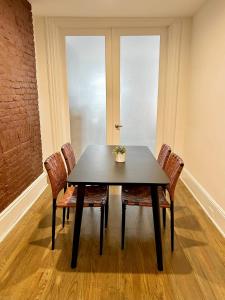 Fotografie z fotogalerie ubytování 017-Cozy 2BR Prime Location Walk to Transit v destinaci Hoboken