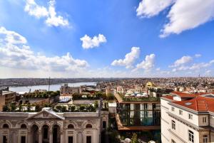 Nespecifikovaný výhled na destinaci Istanbul nebo výhled na město při pohledu z hotelu
