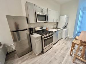 Gallery image of 017 - Charming 2BR2BA Easy Access to NYC in Hoboken