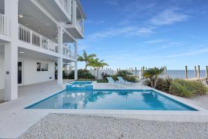 Бассейн в Green Flash или поблизости