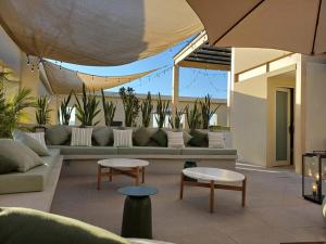 a patio with a couch and tables and plants at Loft Centro Zapopan in Guadalajara