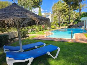 Bazén v ubytování Large Studio 400m From The beach nebo v jeho okolí + 11 fotografií