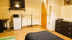 Η κουζίνα ή μικρή κουζίνα στο Grande Suite salle de bain toilette privés Terrasse Parking prés Paris