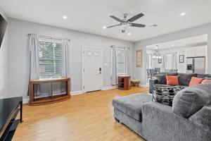 Un lugar para sentarse en 3 Bedroom Home in Lake Charles