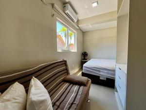 En eller flere senge i et værelse på Apartamento Duplex Palmas, 2 quartos, 7 min da praia!