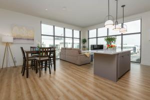 Et tv og/eller underholdning på Spacious 3Bedroom Apt close to LAX & Sofi Stadium*