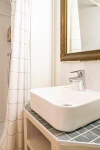 Et badeværelse på Studio proche centre-ville et université