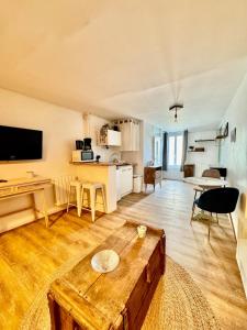 Køkken eller tekøkken på Studio proche centre-ville et université