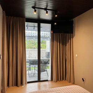 Ένα ή περισσότερα κρεβάτια σε δωμάτιο στο BLOC by The Hectar Private Pool Villa Janda Baik