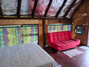 Ένα ή περισσότερα κρεβάτια σε δωμάτιο στο KwaMarianne - Garden of Eden +16 φωτογραφίες