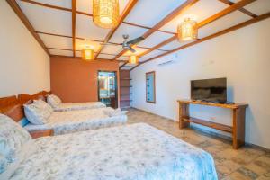 Ένα ή περισσότερα κρεβάτια σε δωμάτιο στο Casa Las Flores +113 φωτογραφίες