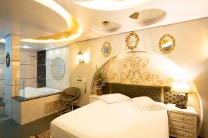 Ένα ή περισσότερα κρεβάτια σε δωμάτιο στο Golden Motel +5 φωτογραφίες