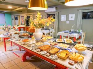 Jídlo v hotelu nebo okolí