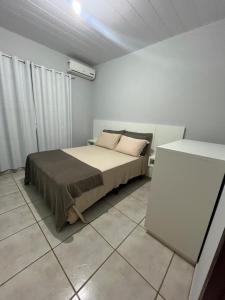 Ένα ή περισσότερα κρεβάτια σε δωμάτιο στο Hospedagem do Peduca