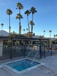 Πισίνα στο ή κοντά στο Retro Retreat