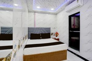 a bedroom with a bed and a tv in it at Hotel O SR Residency in Mumbai
