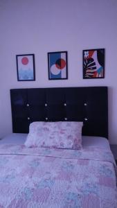 a bed with a black headboard in a bedroom at Casa paulo e nubia in Imbé +51 photos