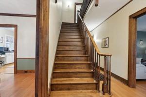 Fotografie z fotogalerie ubytování Walk to Notre Dame Harter Heights Hideaway v destinaci South Bend