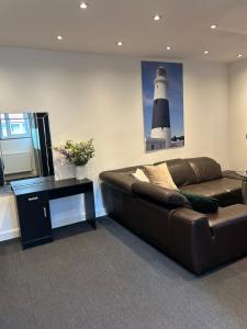 Khu vực ghế ngồi tại Studio flat in central Reading +3 ảnh