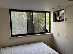 Ένα ή περισσότερα κρεβάτια σε δωμάτιο στο Butterfly