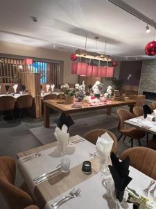 Un restaurant sau alt loc unde se poate mânca la Hotel Val De La Cascade