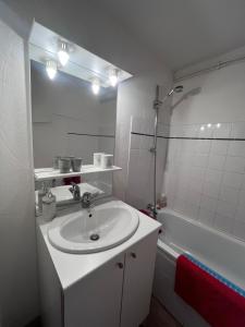 Ένα μπάνιο στο Chambre d'hôte dans un joli village haut Alpin