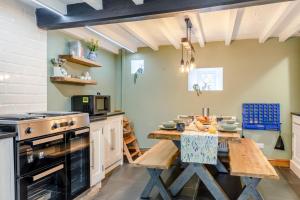 Η κουζίνα ή μικρή κουζίνα στο 4 Bed in Buxton oc-s33075