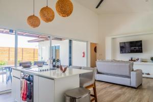 Khu vực ghế ngồi tại Entire Property - Triskele Retreat