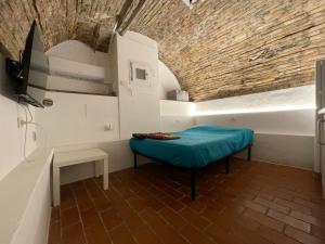 a room with a bed and a brick wall at La Casa di Alissia a Brescia in Brescia