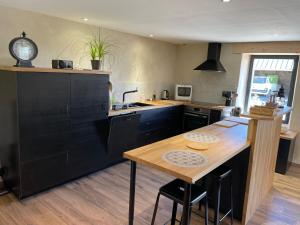 Afbeelding uit fotogalerij van Gite à la ferme, Jacuzzi privatif, tout compris in Sizun