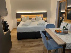 Ένα ή περισσότερα κρεβάτια σε δωμάτιο στο Ferienwohnungen Fellhornblick