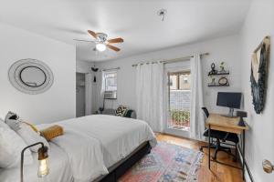 TV a/nebo společenská místnost v ubytování 3BR 5BEDS with Backyard near NYC and Metlife with parking