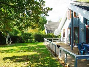 Κήπος έξω από το skandinavisches Ferienhaus in Mirow