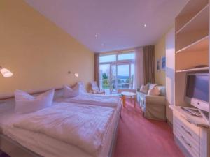 Giường trong phòng chung tại Elegant eingerichtete Ferienwohnung +30 ảnh