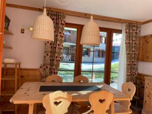 Φωτογραφία από το άλμπουμ του 2,5 Zimmer Wohnung mit Bergblick in Engadin σε Zuoz