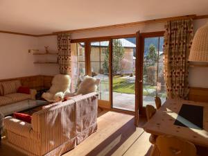 a living room with a couch and a table at 2,5 Zimmer Wohnung mit Bergblick in Engadin in Zuoz