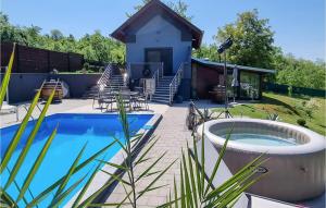a backyard with a swimming pool and a house at Gorgeous Home In Slavonski Brod With Sauna in Podvinje