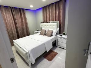 Ένα ή περισσότερα κρεβάτια σε δωμάτιο στο Apartamento a solo 2 minutos de la Playa los Almendros +70 φωτογραφίες