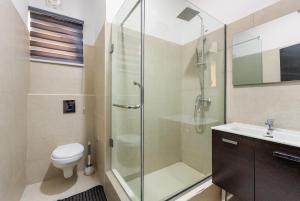 Ένα μπάνιο στο Luxury & Classy 2Bedroom Apartment +6 φωτογραφίες