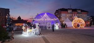 Budova, kde se apartmán nachází + 30 fotografií