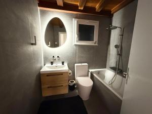 Ένα μπάνιο στο Triplex in Villars Centre with Parking - Totally Renovated